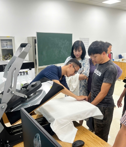 BÀN GIAO VÀ ĐƯA VÀO SỬ DỤNG HỆ THỐNG THIẾT BỊ THÍ NGHIỆM DỆT MAY TẠI TRƯỜNG ĐẠI HỌC CÔNG NGHIỆP HÀ NỘI